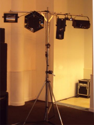 torre de luz Lasser, parabola audiorritmica, escanner dmx, y derwin audiorritmico