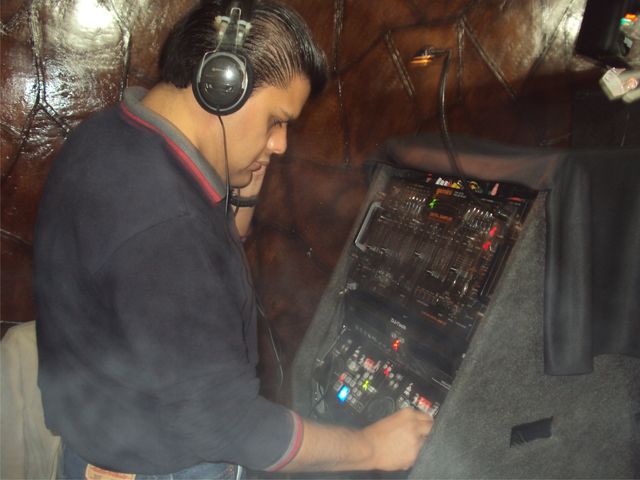 dj toño de musicolors